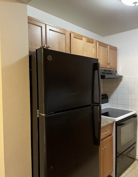 Building Photo - 543 Brookside Dr