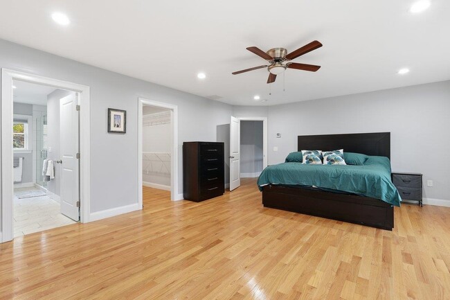 Building Photo - 22 Austin Ln