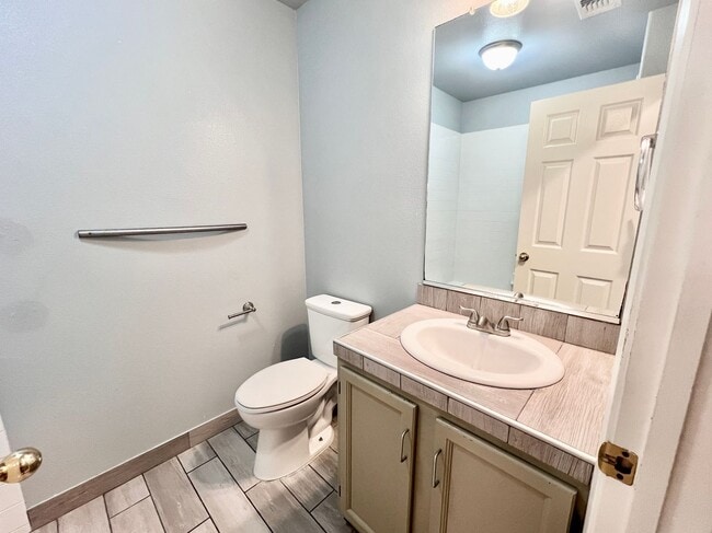 Building Photo - $2,195 Milburn & Herndon, 4 Bedroom Home -...
