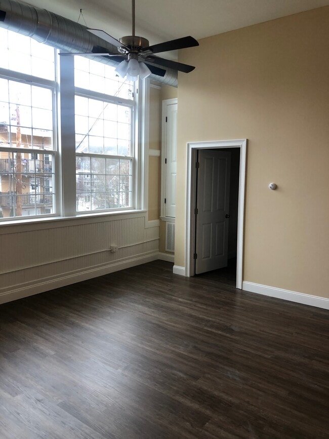 Building Photo - 65 5th Ave