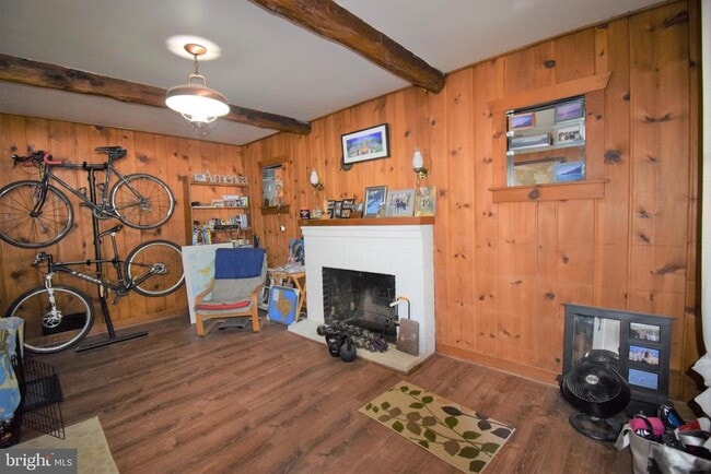 Building Photo - 8811 Badger Dr