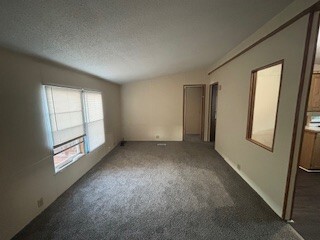 Building Photo - 831 N Pontiac Trail