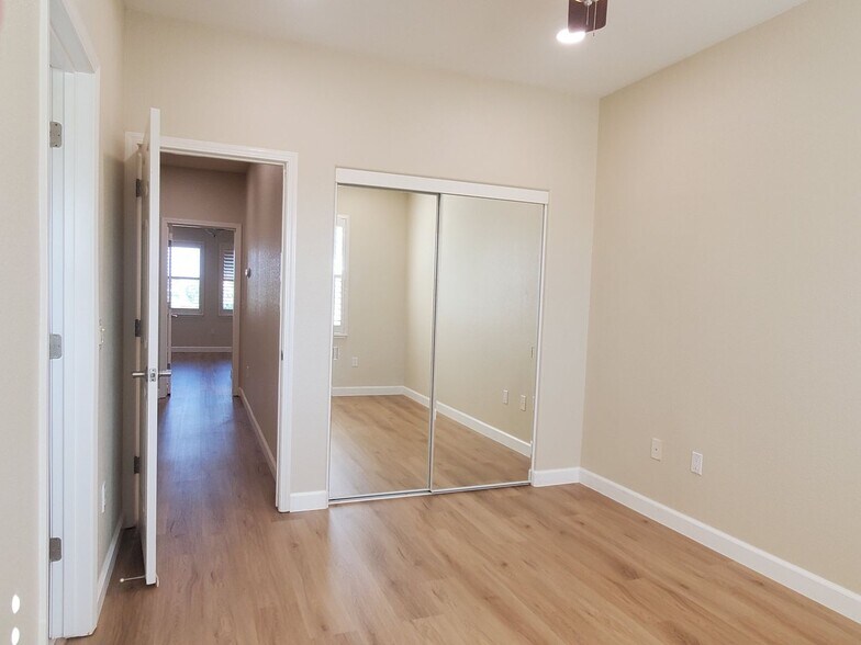 Building Photo - 41 Esfahan Dr
