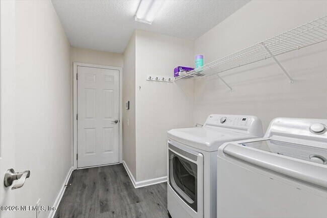 Building Photo - 8884 Hampton Landing Dr E