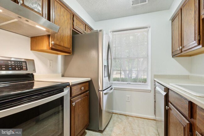 Building Photo - 8483 Aurora Ct