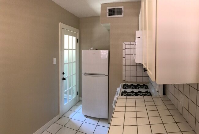 Building Photo - 906 N 6th St