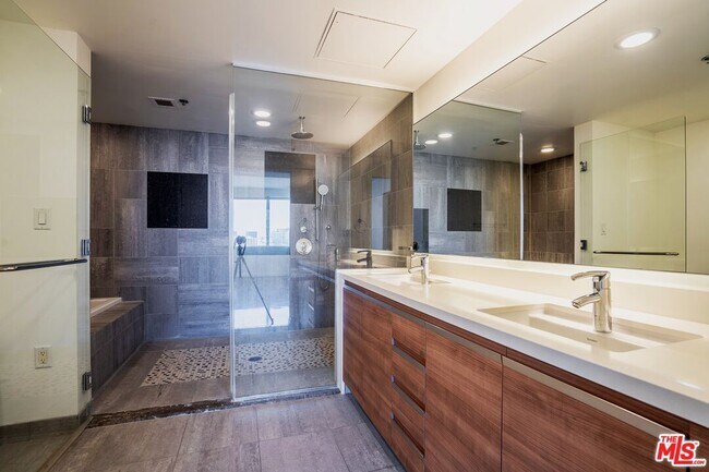 Building Photo - 3785 Wilshire Blvd