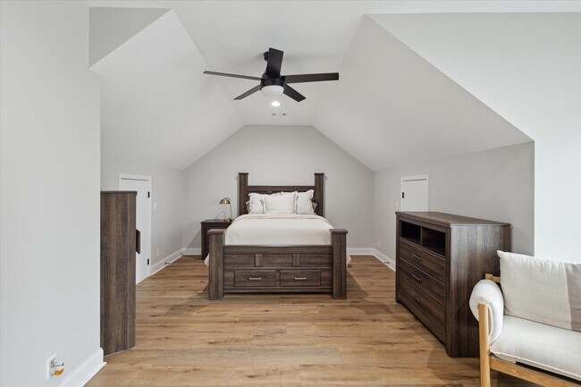 Building Photo - 1513 Paris Ave