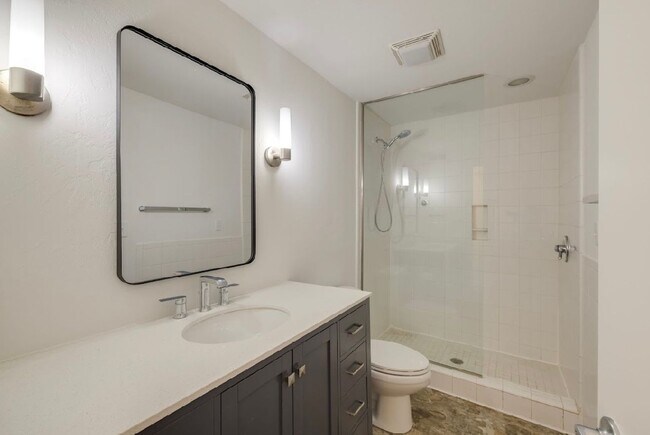 Building Photo - One bedroom loft in Midtown OKC!