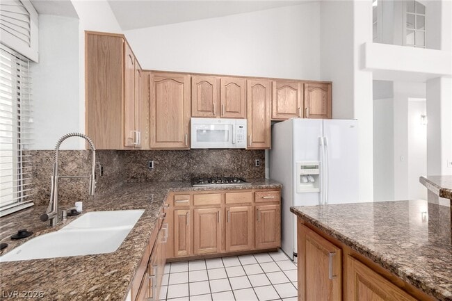 Building Photo - 2412 Shady Vista Dr