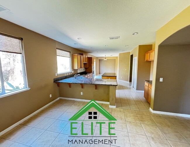 Building Photo - **Charming 4-Bed, 3-Bath Home in Prime Ros...