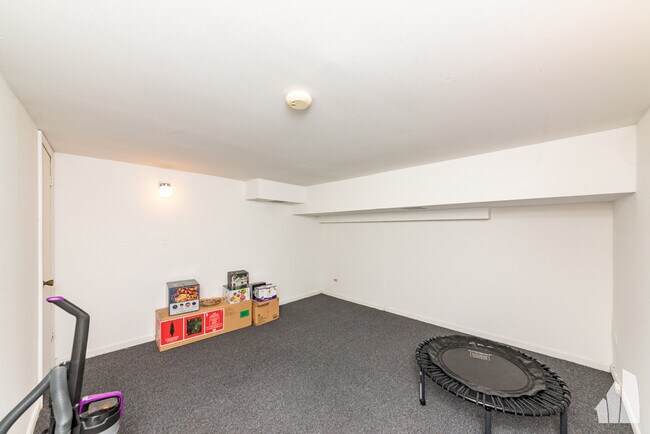 Building Photo - 3024 N Halsted St