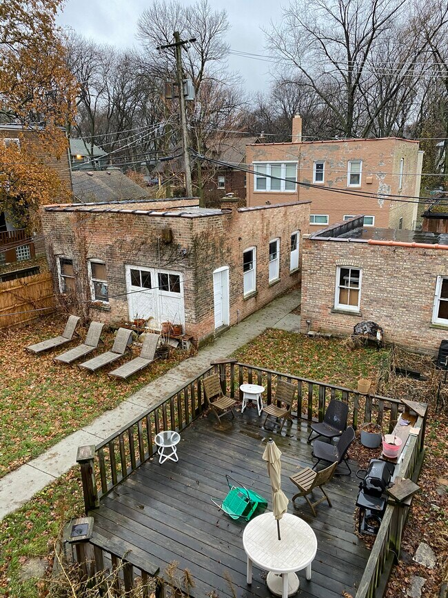 Building Photo - 6356 N Paulina St