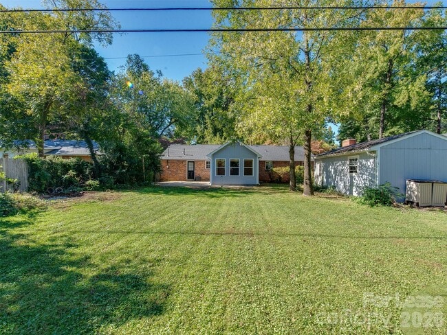 Building Photo - 709 Cooper Dr