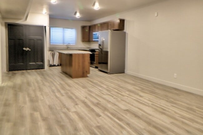 Building Photo - 2 Bedroom 1 Bathroom Apartment