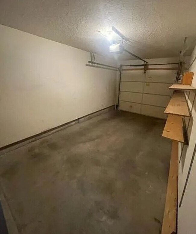 Building Photo - 2 Bed 2 Bath-NE Heights Townhome-Available September 1