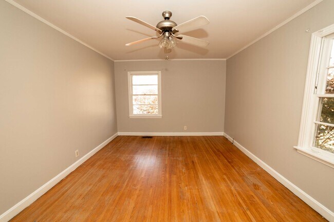 Building Photo - Charming Old Hickory Cottage with Vintage Character