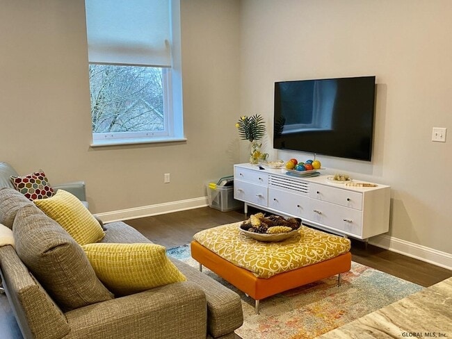 Building Photo - 77 Van Dam St