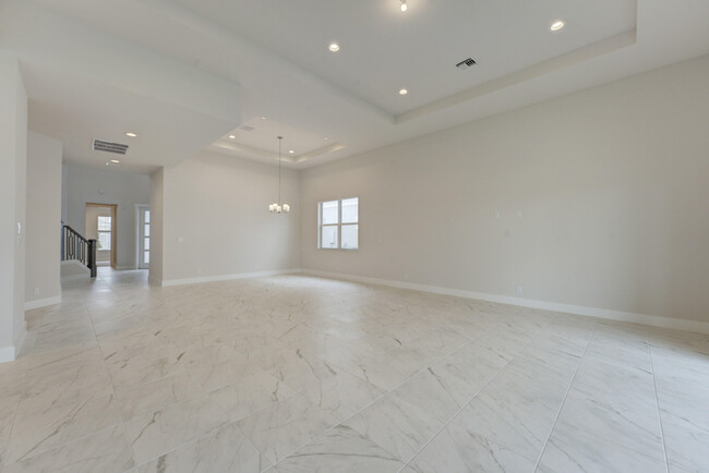 Building Photo - 9300 Crestview Cir