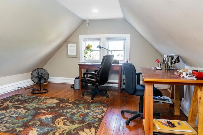 Building Photo - Stylish 3-Bedroom Apartment in Walnut Hill...