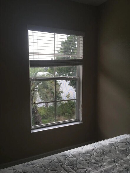 Building Photo - 10316 Fallsgrove St