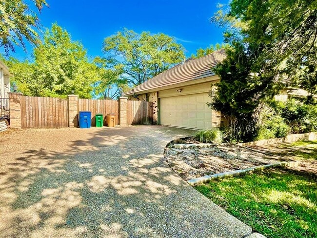 Building Photo - 6208 Lost Horizon Dr