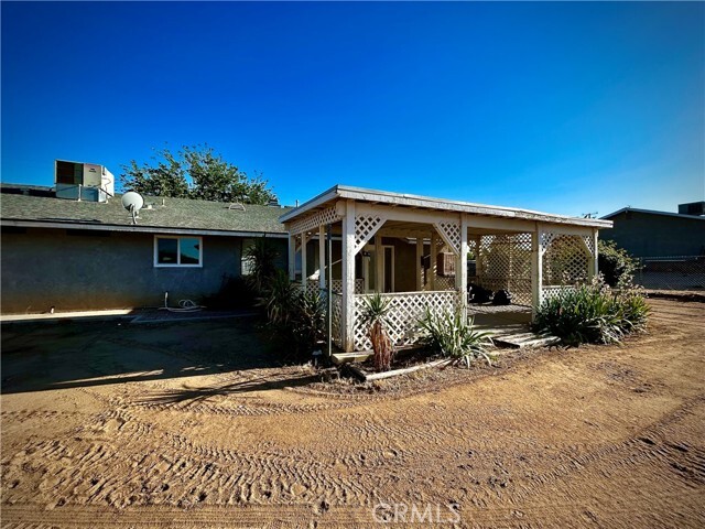 Building Photo - 16240 Sycamore St