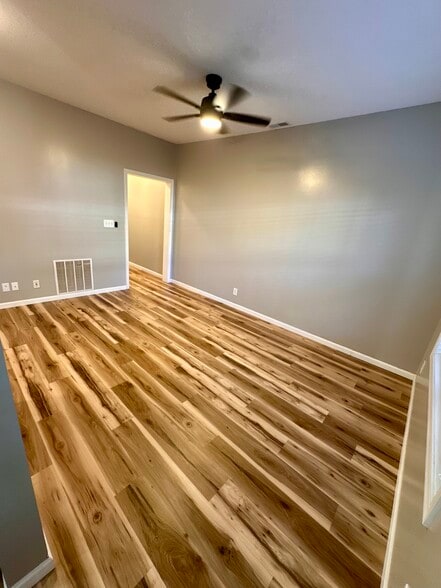 Living room - 518 N 5th St