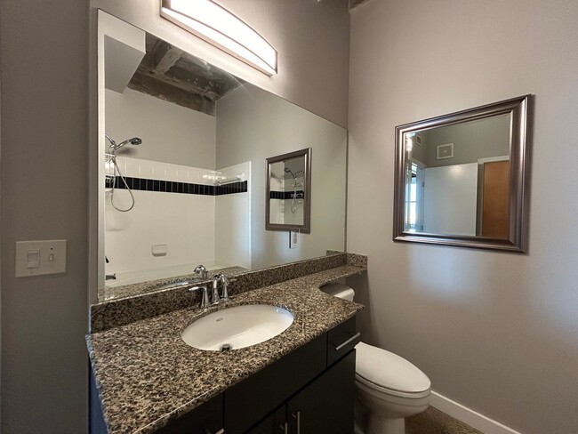 Building Photo - Downtown Fort Worth Texas Condo For Rent "...