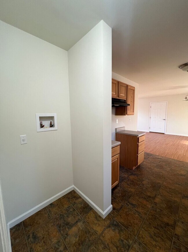 Building Photo - 3 Bedroom 2 bath 2 car garage house