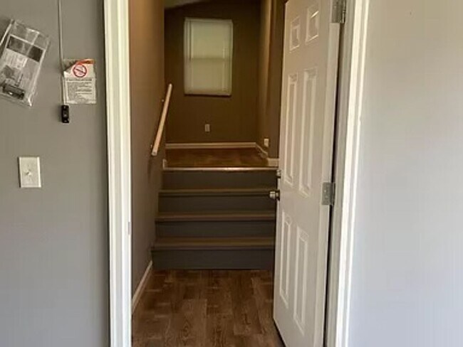 Building Photo - COMING SOON! Beautifully renovated single-...