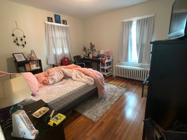 Building Photo - 204 Chiswick Rd