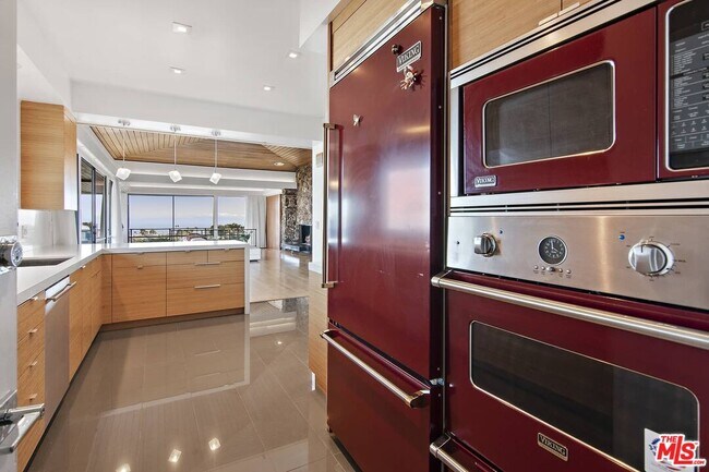 Building Photo - 6112 Via Subida