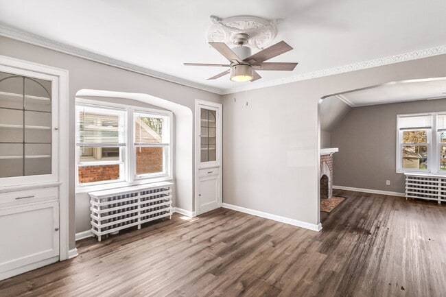 Building Photo - This spacious upper unit features 2 comfortable bedrooms with carpeting