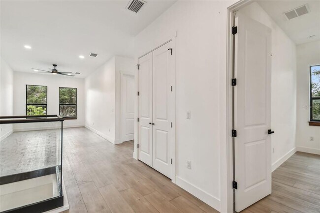 Building Photo - 4717 W Oklahoma Ave