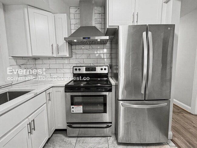 Building Photo - 2438 Callow Ave