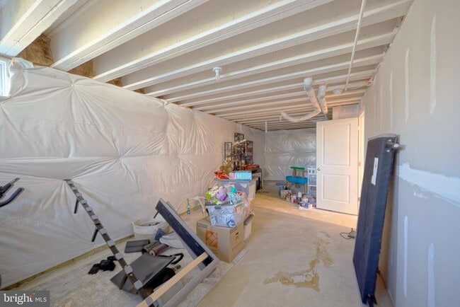 Building Photo - 65 Westmont Dr