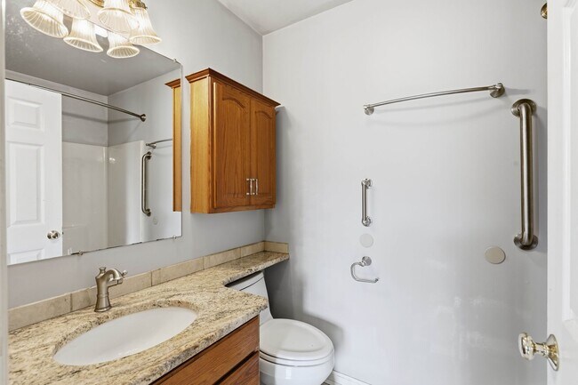 Building Photo - 472 Hillside Dr