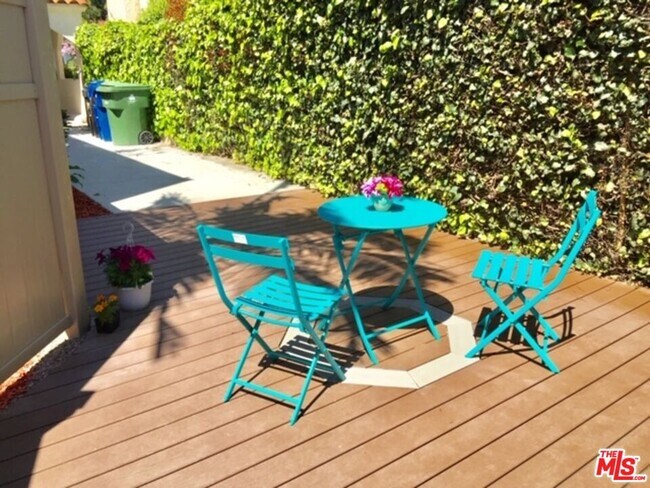 Building Photo - 1348 S Curson Ave