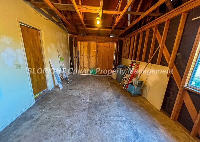 Building Photo - AVAILABLE MARCH - Two Bedroom Home Close to Templeton Park