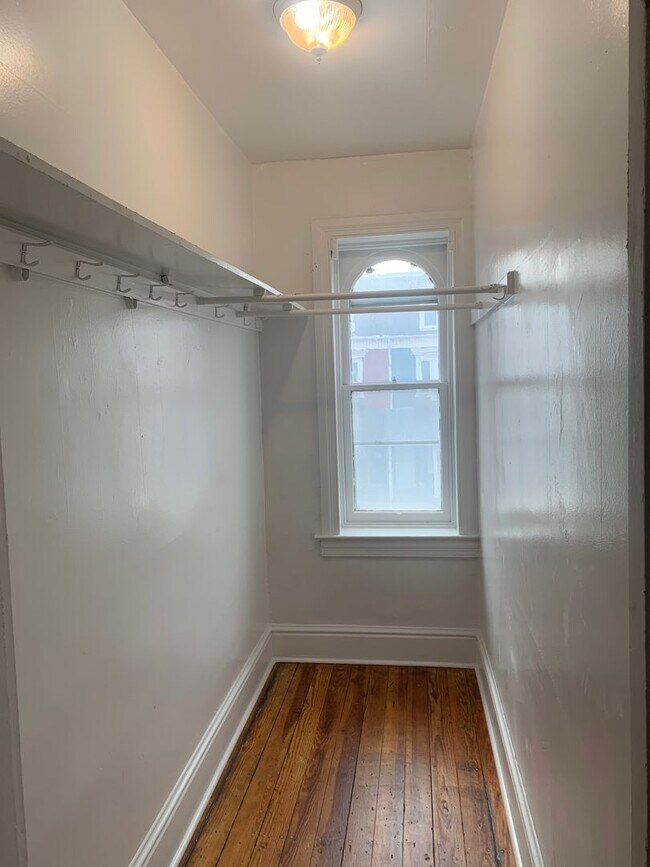 Building Photo - 3 Bedrooms on the Avenues York City