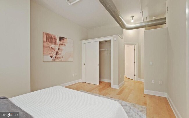 Building Photo - 811 4th St NW