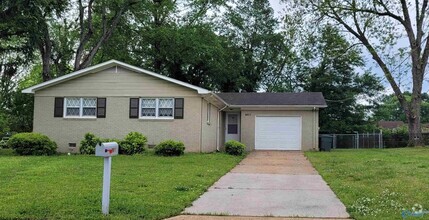 Building Photo - 4611 Daugette Dr NW