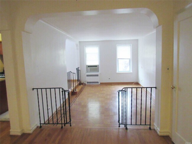 Building Photo - 111-45 76th Dr