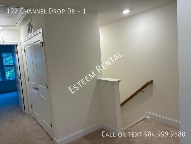 Building Photo - 197 Channel Drop Dr