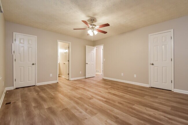 Building Photo - 1443 Devon Mill Way