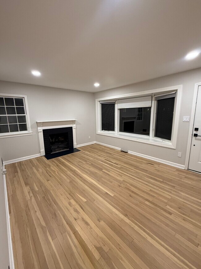 Building Photo - 9809 Montauk Ave