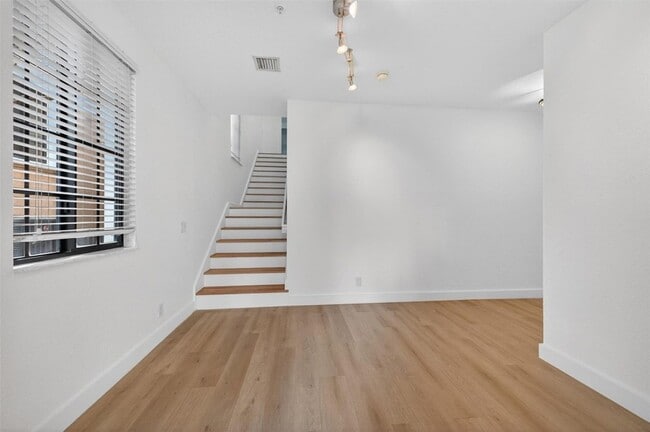 Building Photo - 2678 Center Ct Dr