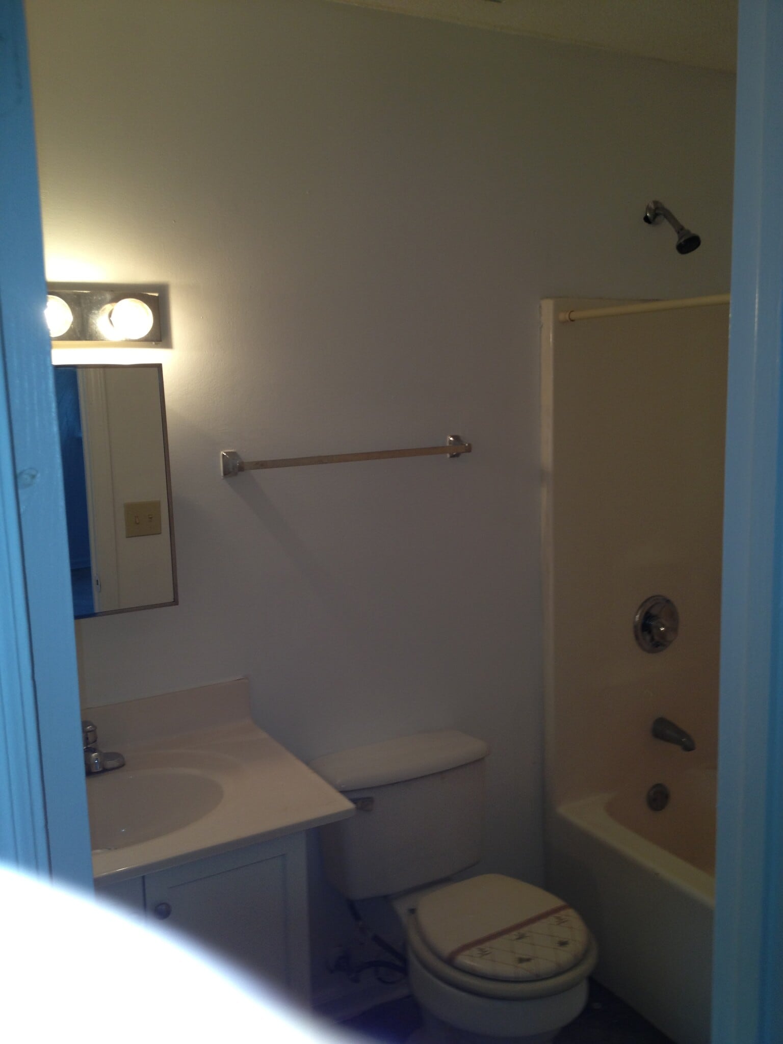 Master Bathroom - 1102 Pecan Plz