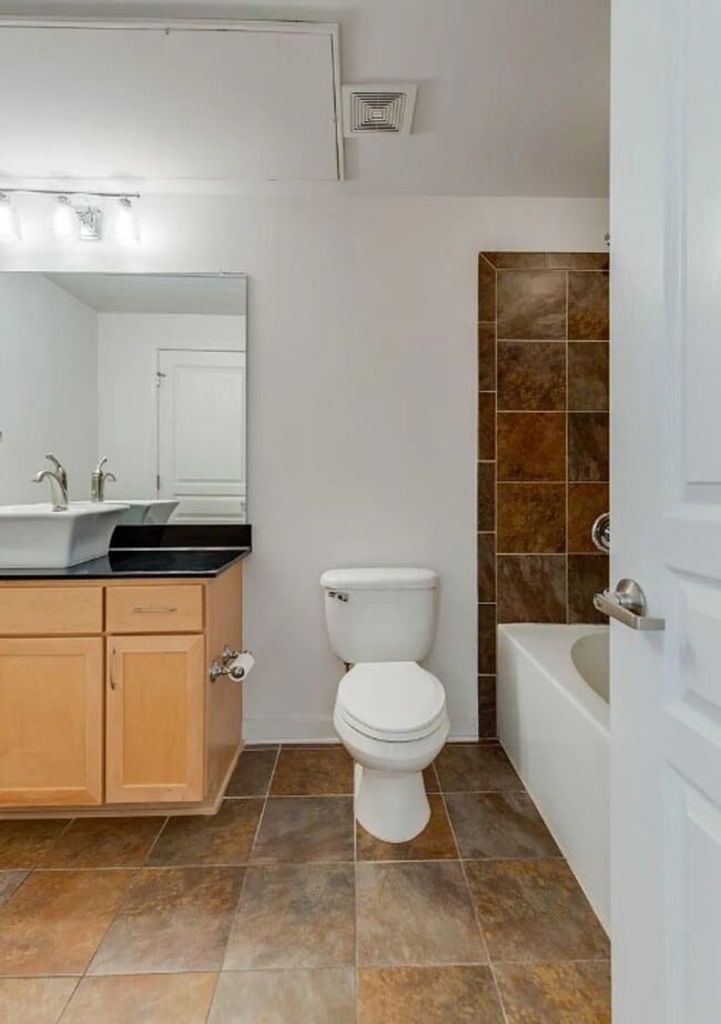 Building Photo - Stylish Condo in the Heart of Nashville – ...